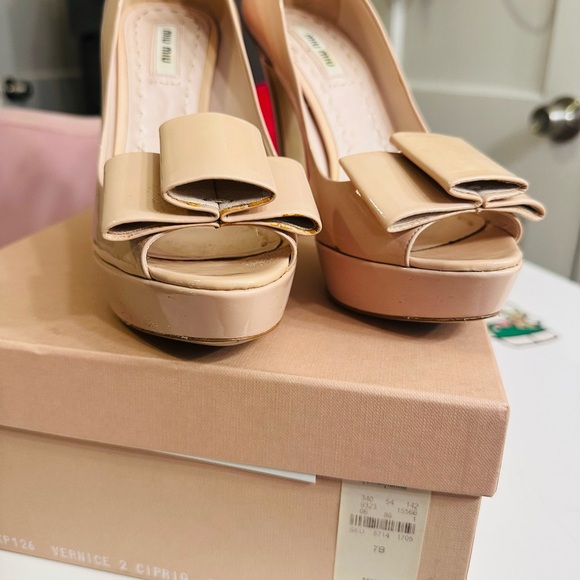 Miu Miu Blush Patent Leather Platform Peep-Toe Pumps with Bow